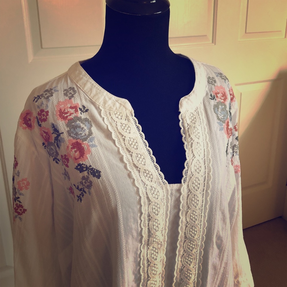 Floral & lace blouse